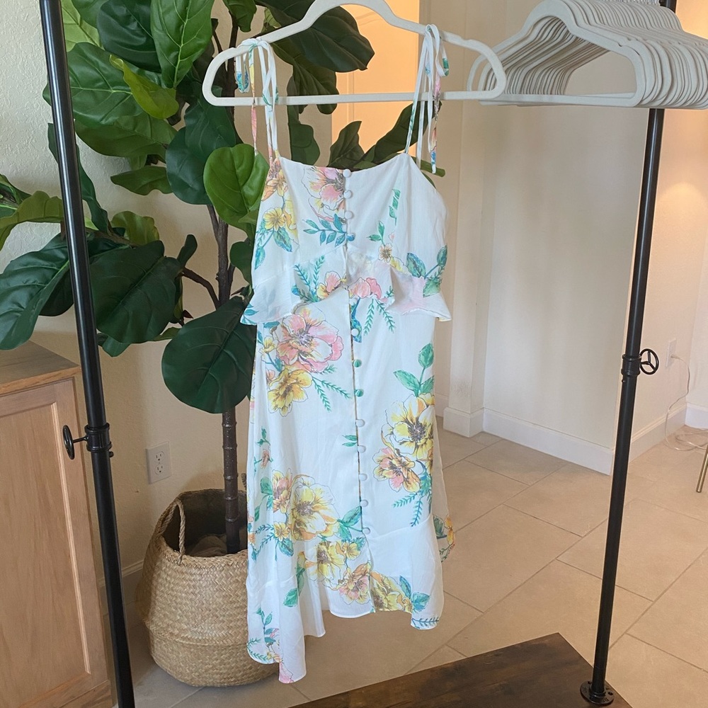 Gianni Bini A symmetrical chiffon dress